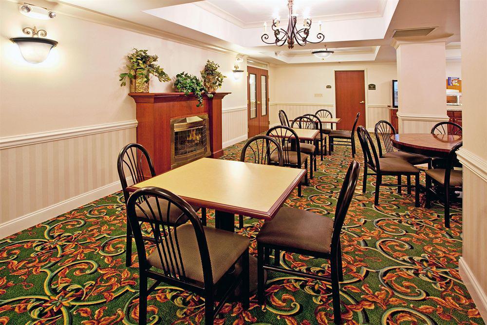 Holiday Inn Express Camden Restaurant photo